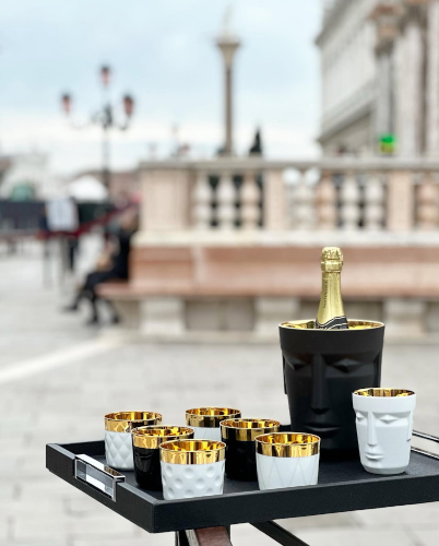 Leather tray with champagne glasses and champagne holder by Giobagnara Venezia