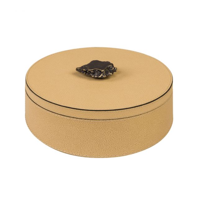 Box round short covered in leather and bronze finishes