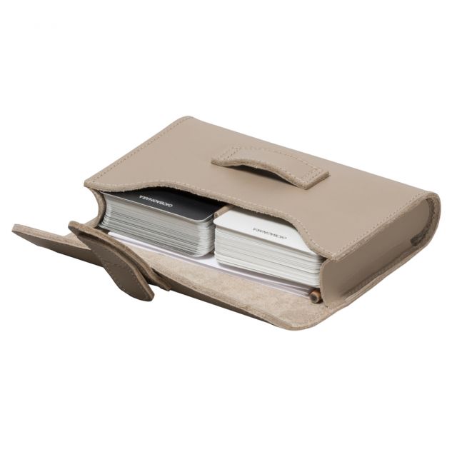 Playng card in water-resistant saddlery leather - PASSPARTOUT | Giobagnara