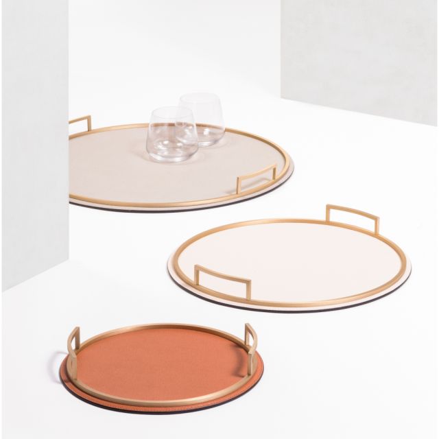 Bestseller product secondary image : Round tray with metal base covered in leather with brass frame